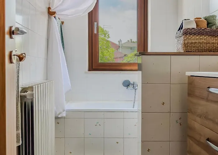 Domenico Villa Pobegi